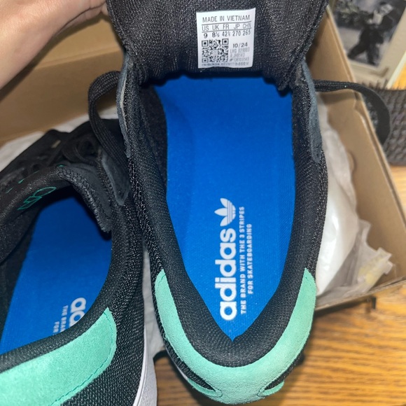 BRAND NEW- Adidas Men's/Woman’s NORA Black and Green Sneakers - Picture 4 of 10